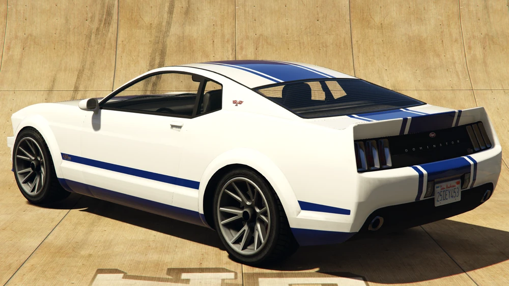Vapid Dominator — góc chéo sau